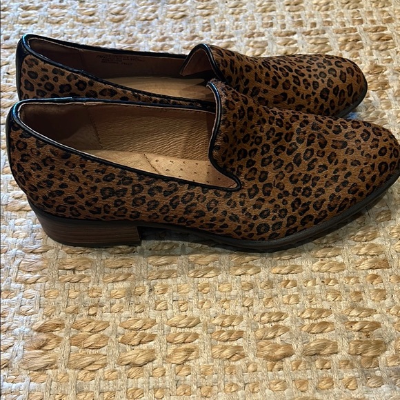 Softt Leopard Print Women’s Loafers - Picture 5 of 6